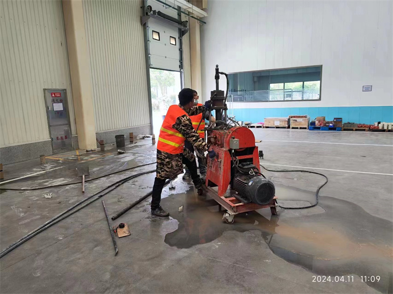 中堂镇厂房地面下沉塌陷注浆加固施工